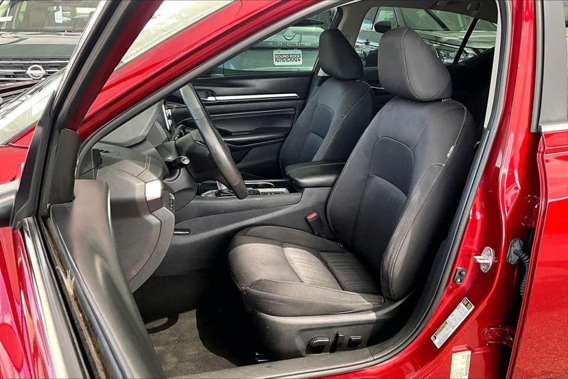 2022 Nissan Altima - Image 8