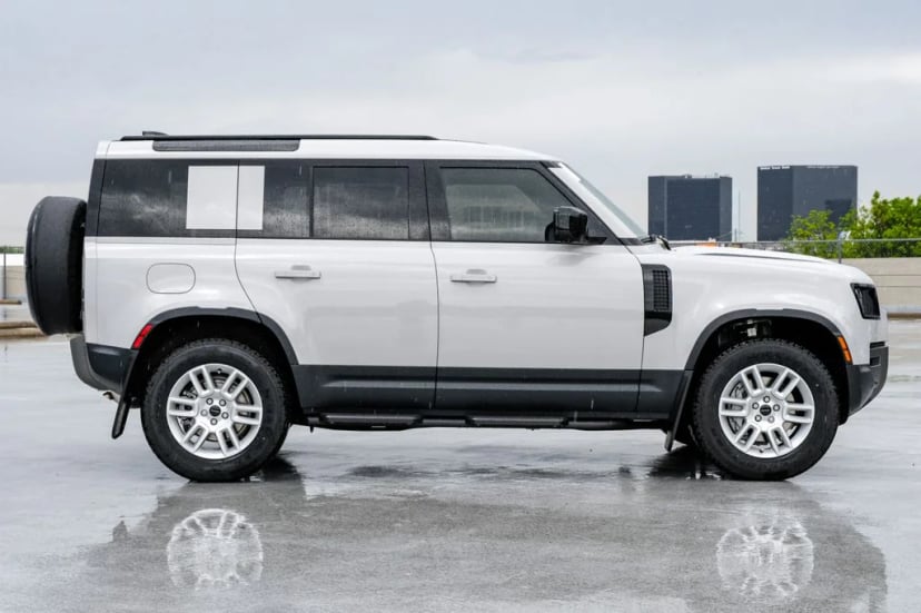 2026 Land Rover Defender 110 - Image 5
