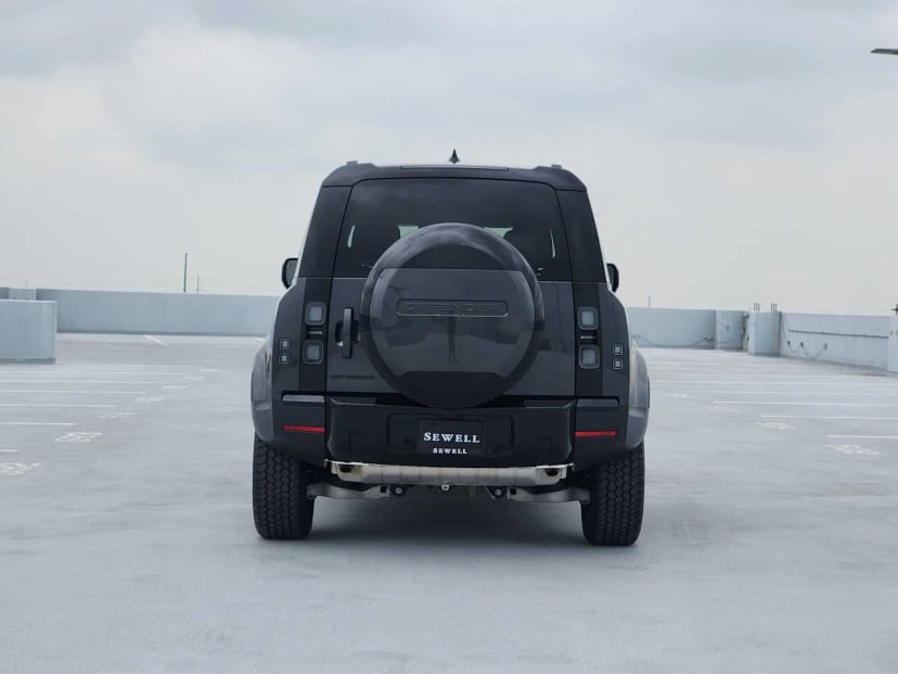 2026 LAND ROVER Defender 110 - Image 6