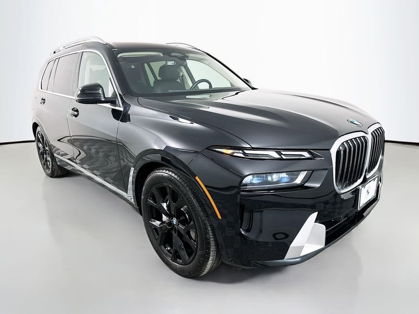 2023 BMW X7 - Image 3