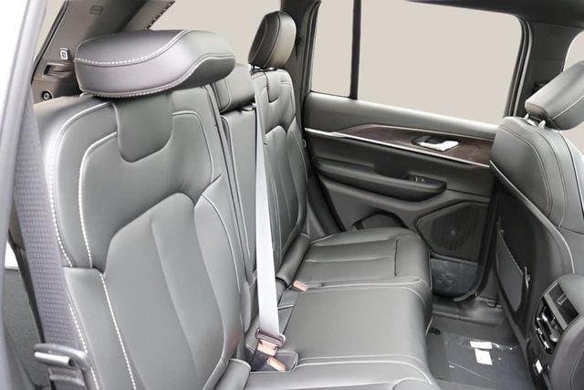 2025 Jeep Grand Cherokee - Image 18