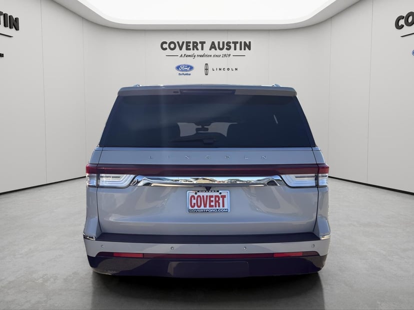 2023 Lincoln Navigator L - Image 4