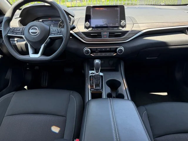2025 Nissan Altima - Image 20