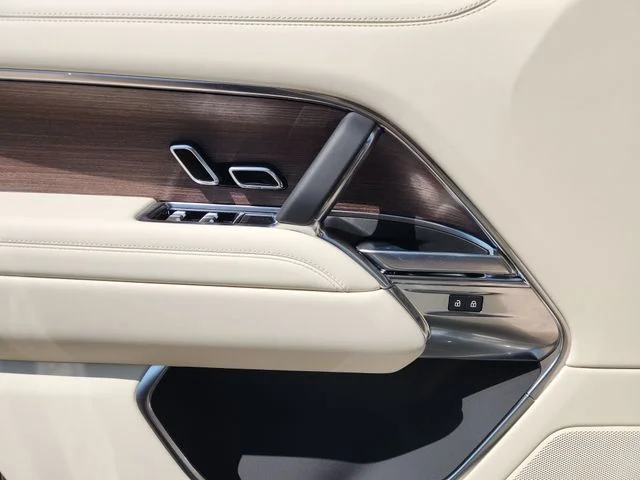 2026 Land Rover Range Rover Plug-In Hybrid - Image 15