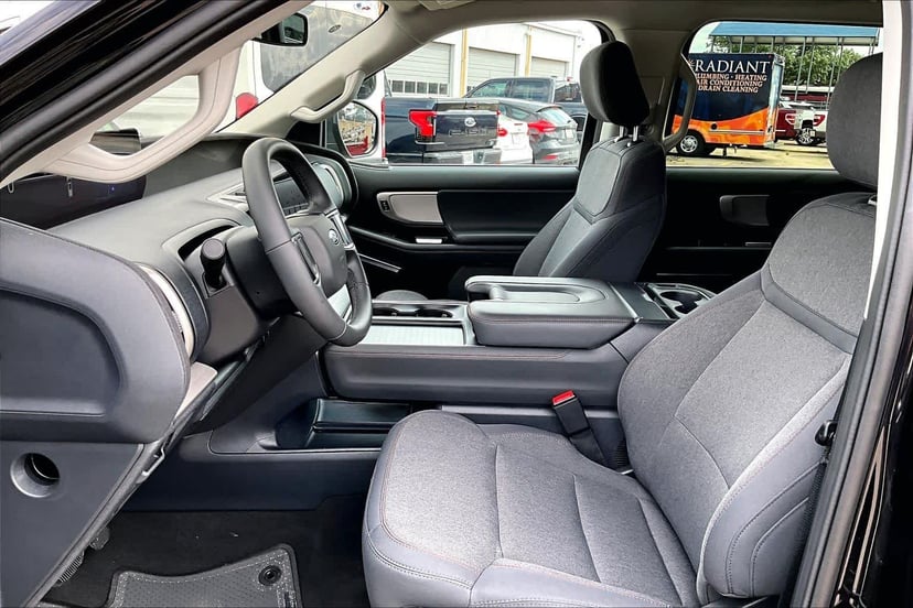 2025 Ford Expedition - Image 8