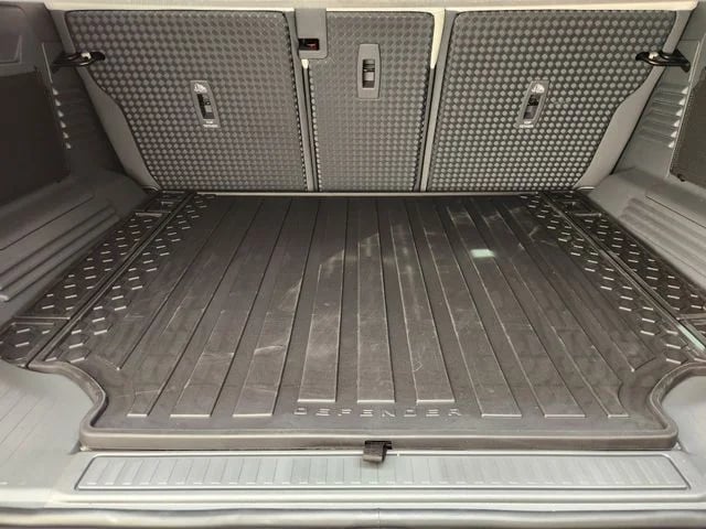 2026 Land Rover Defender 110 - Image 22