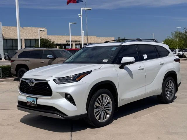 2026 Toyota Highlander Hybrid - Image 8