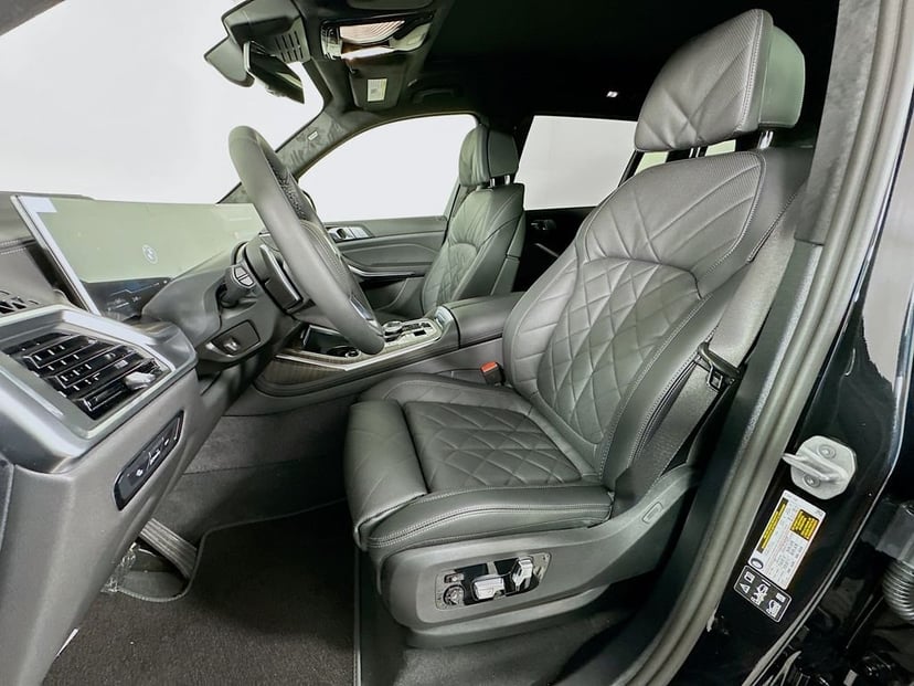 2026 BMW X7 - Image 16