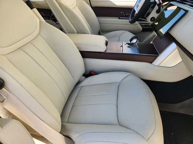 2026 Land Rover Range Rover - Image 9