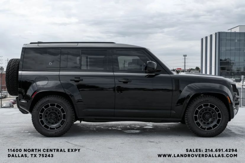 2026 Land Rover Defender 110 - Image 7