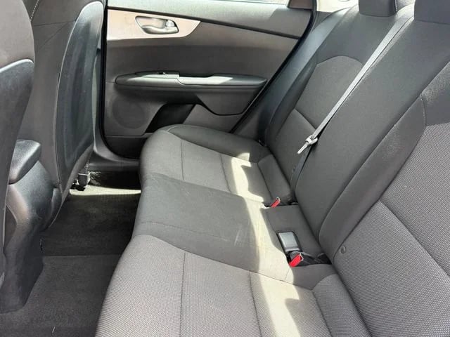 2023 Kia Forte - Image 28