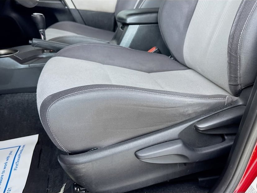 2015 Toyota RAV4 - Image 23