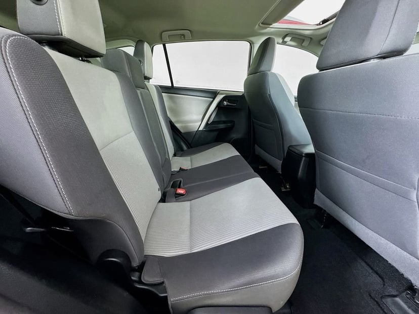 2015 Toyota RAV4 - Image 32