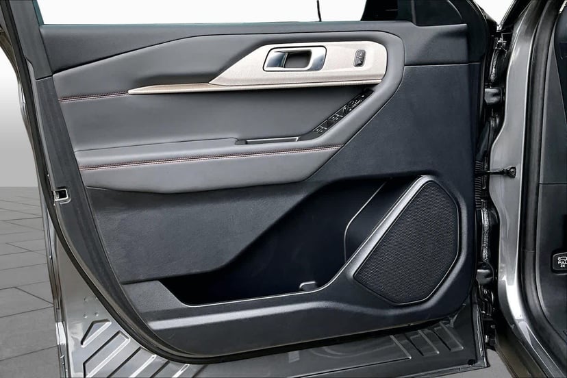 2025 Ford Explorer - Image 21