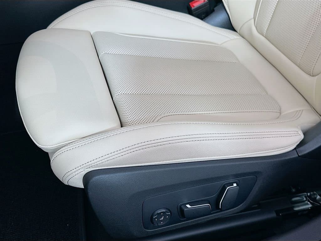 2026 BMW 3 Series - Image 21