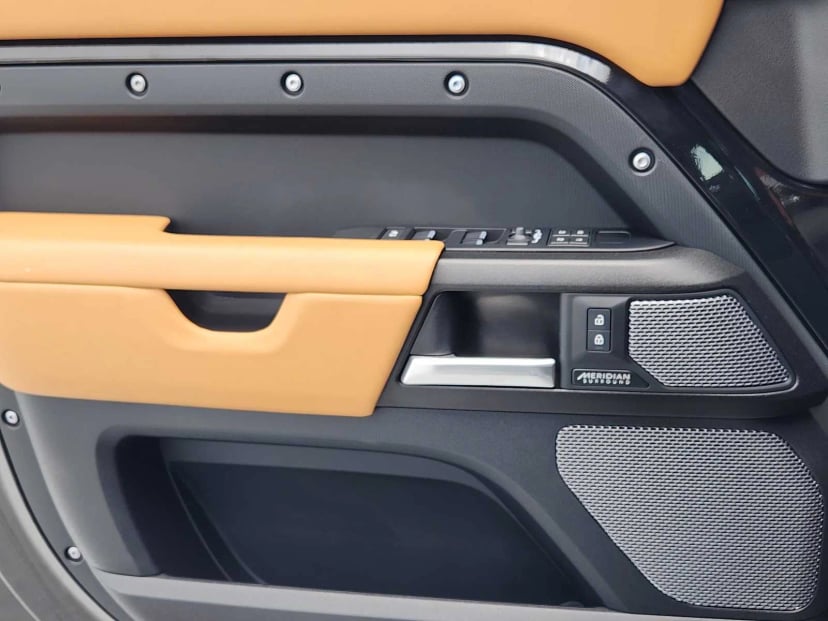2024 Land Rover Defender - Image 23