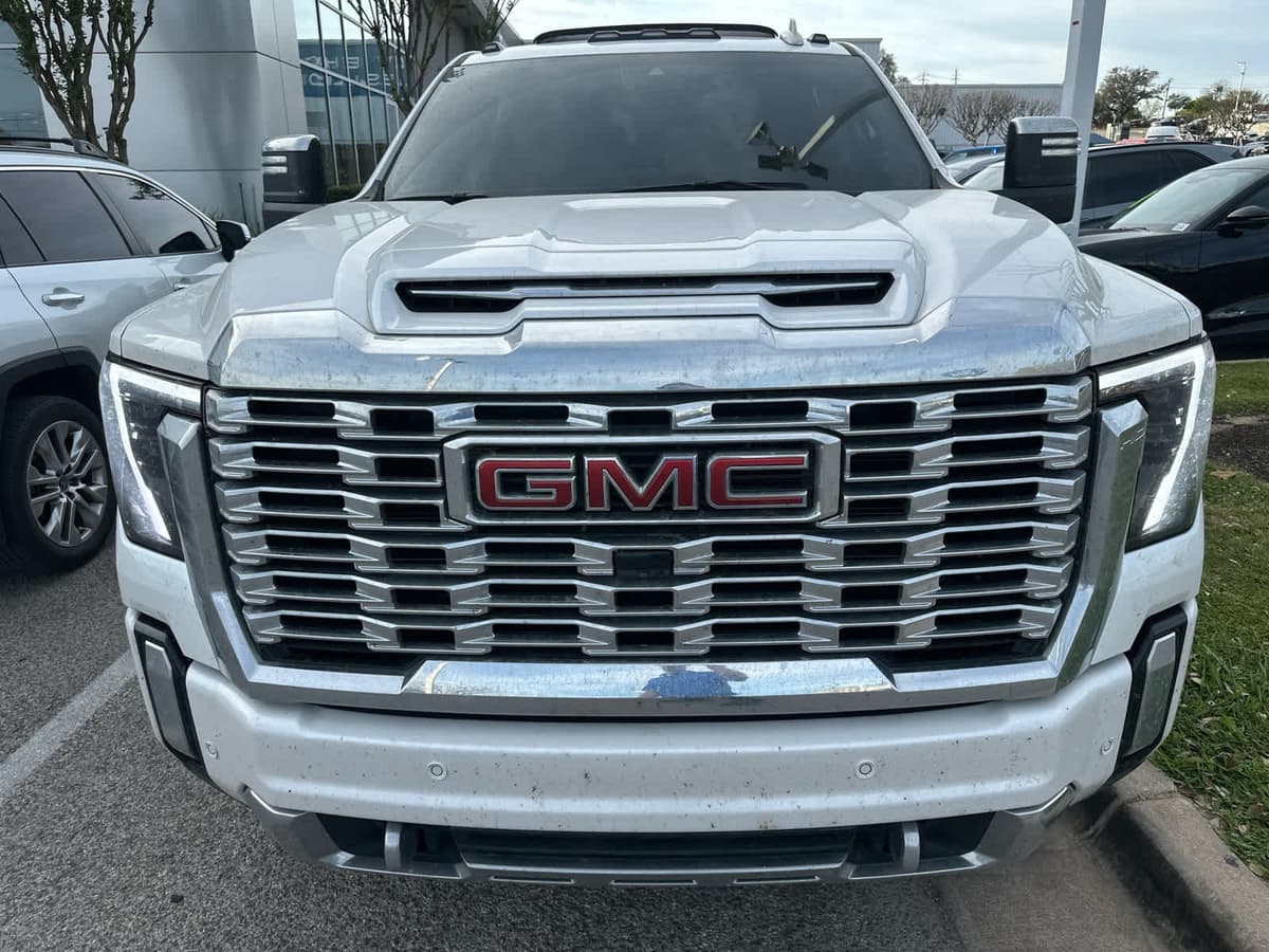 2025 GMC Sierra 2500HD - Image 3