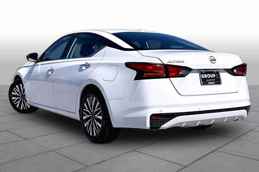 2025 Nissan Altima - Image 12