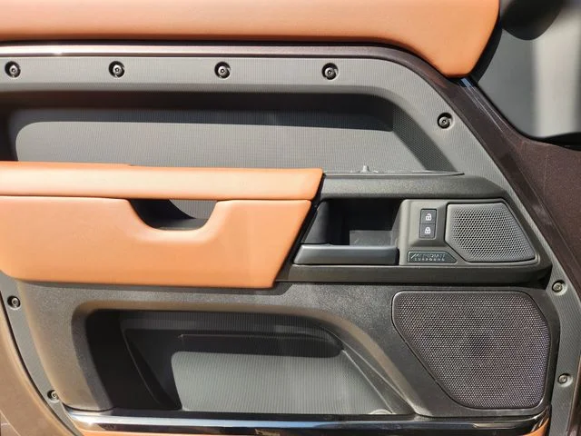 2026 Land Rover Defender 110 - Image 22