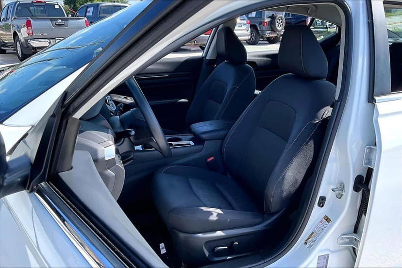 2025 Nissan Altima - Image 8
