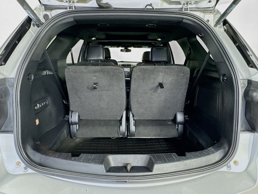 2016 Ford Explorer - Image 32