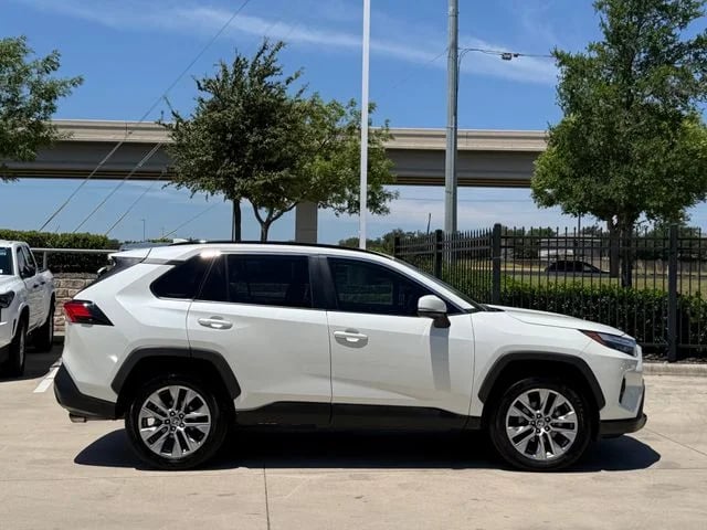2022 Toyota RAV4 - Image 5