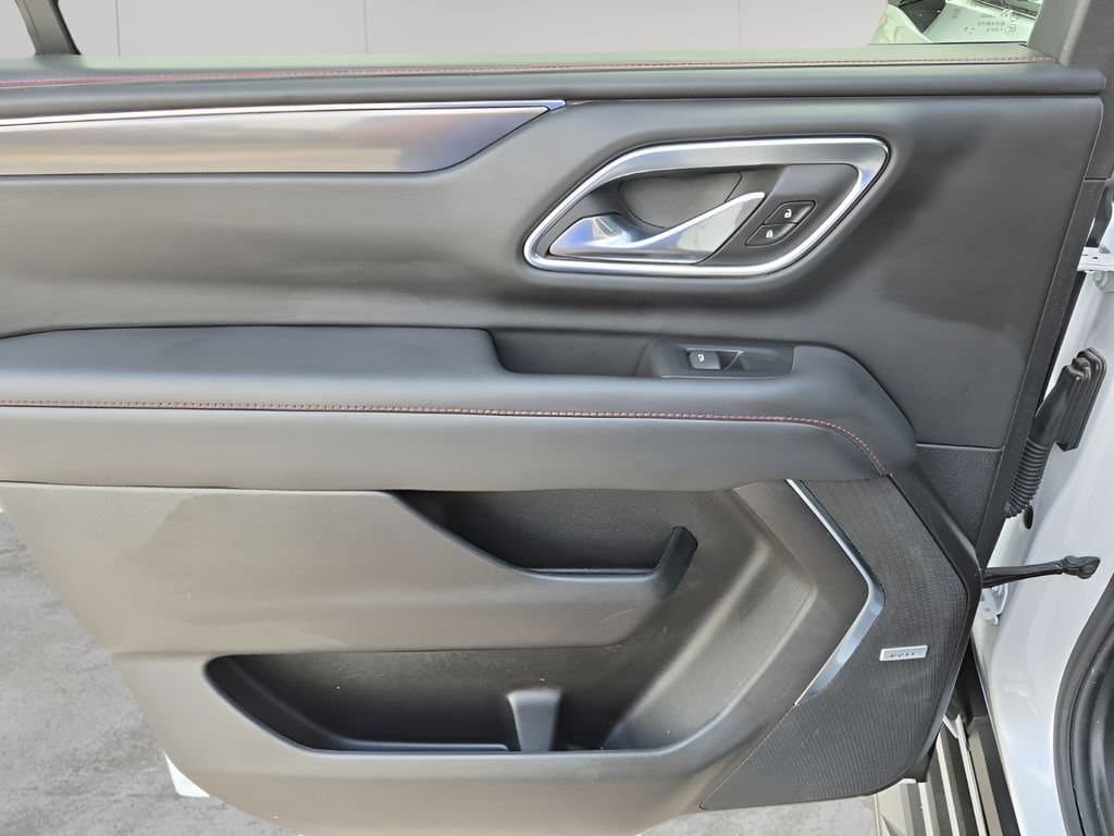 2023 Chevrolet Suburban - Image 17