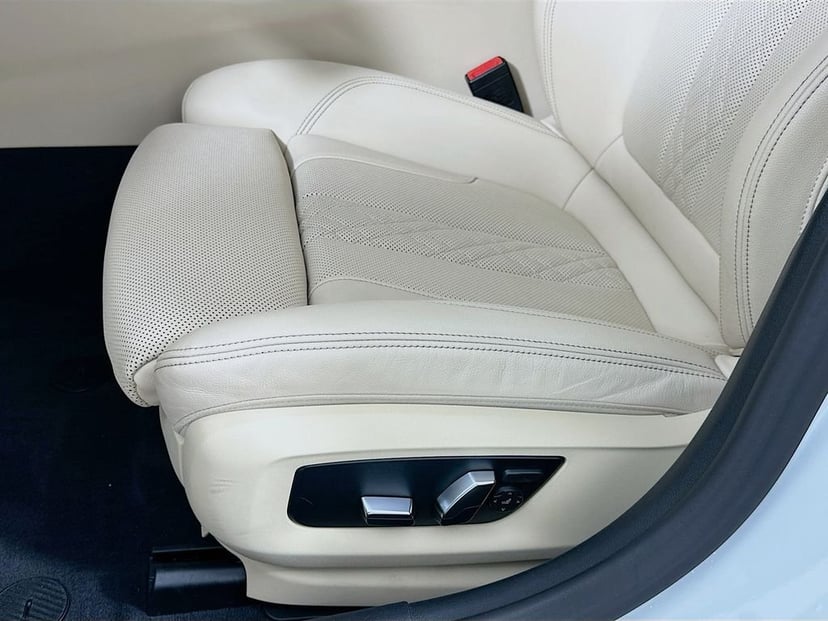 2023 BMW 5 Series - Image 20