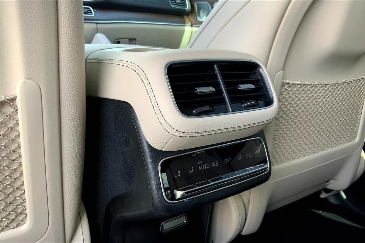 2025 Mercedes-Benz GLS 450 - Image 11