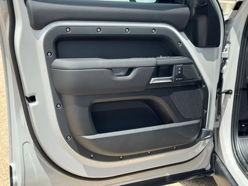 2026 Land Rover Defender 110 - Image 13