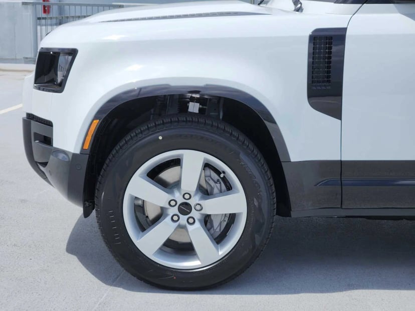 2026 LAND ROVER Defender 110 - Image 9