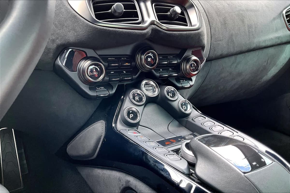 2020 Aston Martin Vantage - Image 30