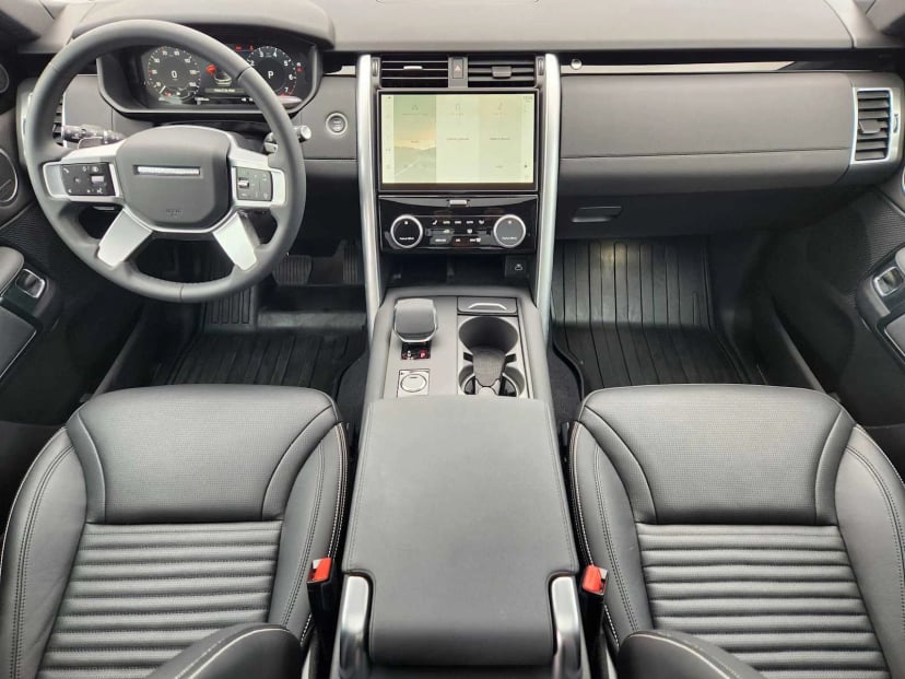 2025 Land Rover Discovery - Image 25