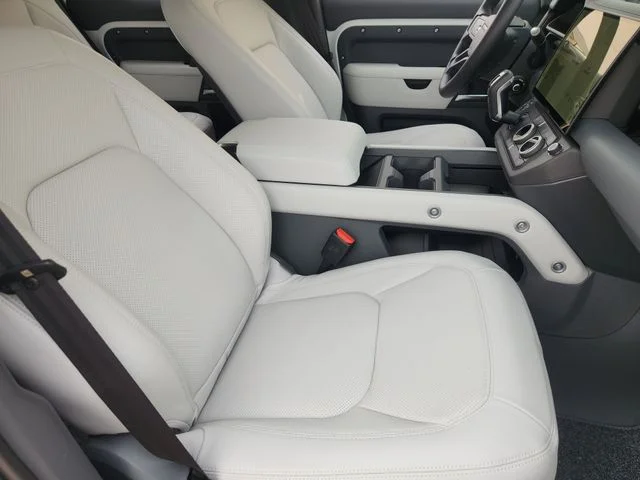 2026 Land Rover Defender 130 - Image 8