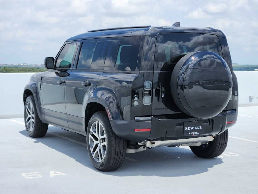 2026 LAND ROVER Defender 110 - Image 7
