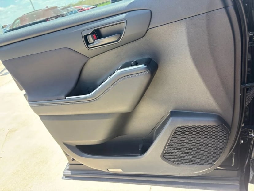 2022 Toyota Highlander - Image 19