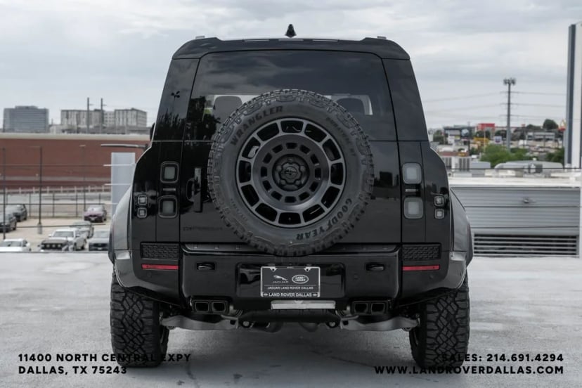 2026 Land Rover Defender 110 - Image 9