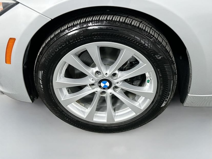 2016 BMW 3 Series - Image 31
