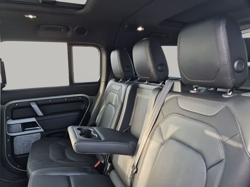 2024 Land Rover Defender 130 - Image 19