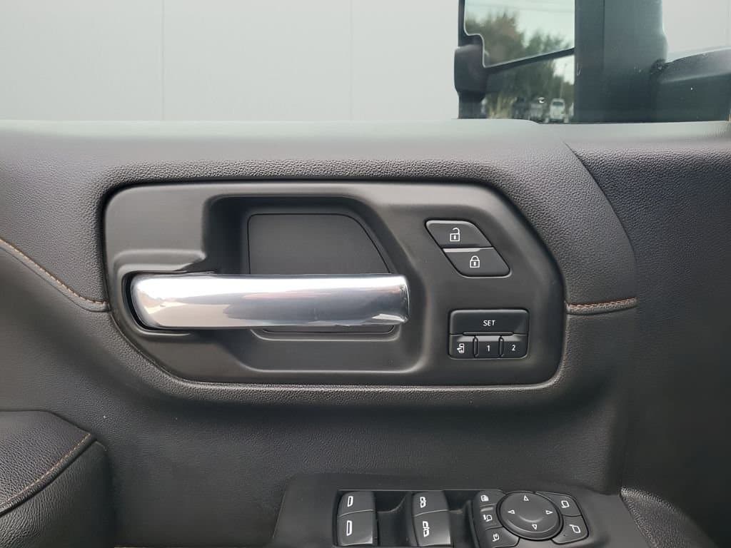 2023 GMC Sierra 2500HD - Image 27
