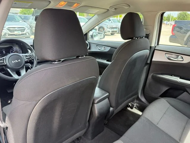 2023 Kia Forte - Image 23