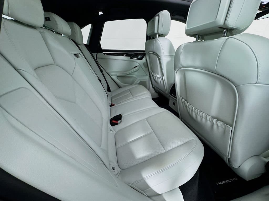2024 PORSCHE Macan - Image 37