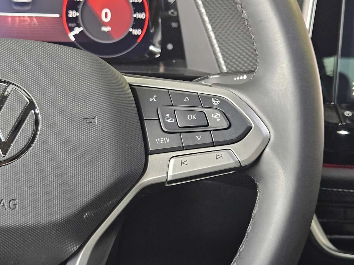 2024 Volkswagen Atlas Cross Sport - Image 29