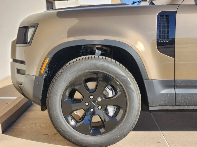2026 Land Rover Defender 110 - Image 6