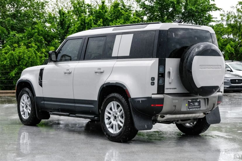 2026 Land Rover Defender 110 - Image 7