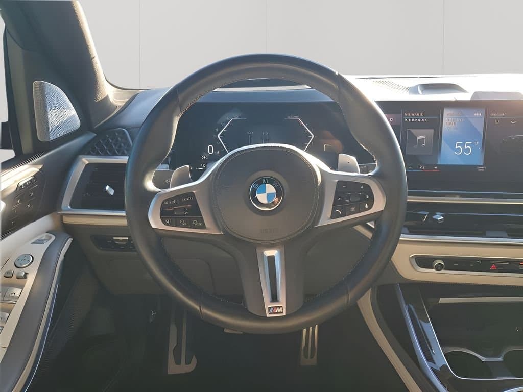 2023 BMW X7 - Image 25