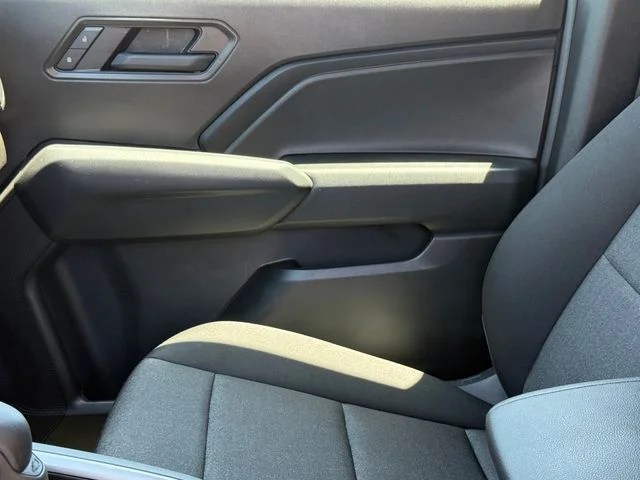 2025 Chevrolet Colorado - Image 12