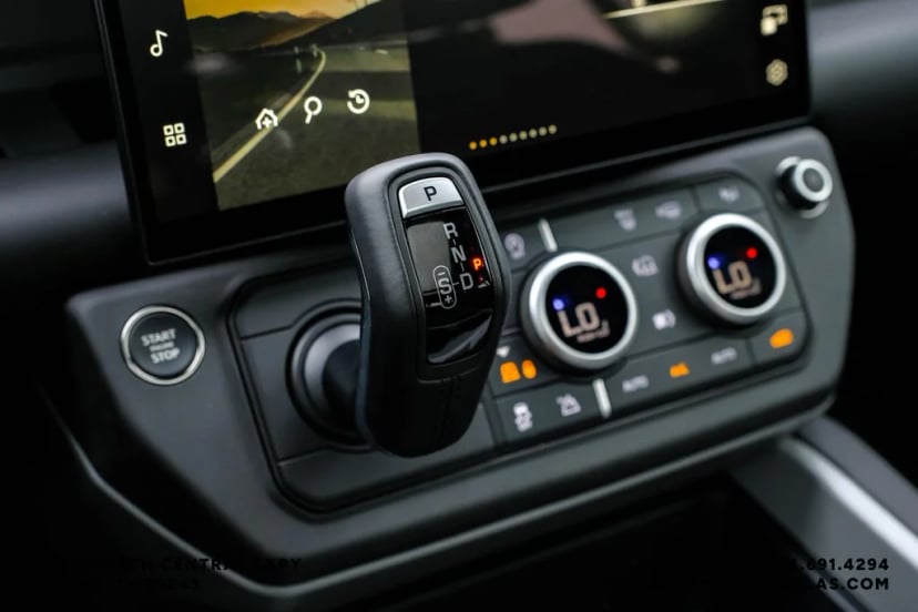 2026 Land Rover Defender 110 - Image 27
