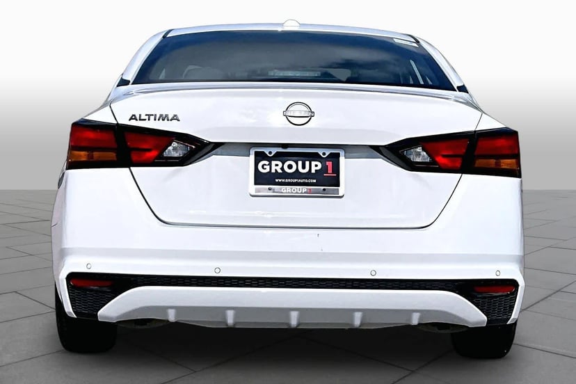 2025 Nissan Altima - Image 5