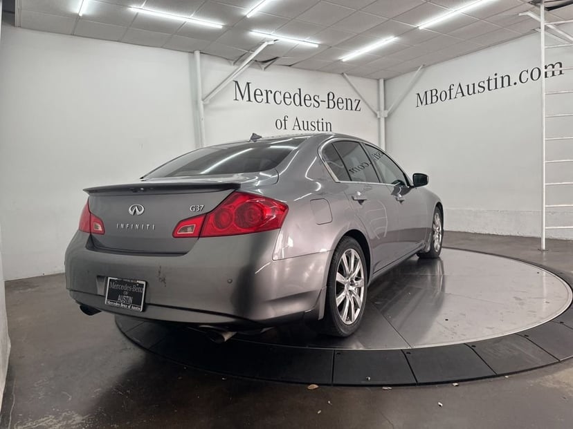 2011 INFINITI G37 - Image 6